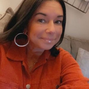 Meet your Posher, Larissa